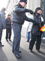 Милиция оказывает знаки внимания дольщицам